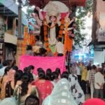 मूर्ति विसर्जन जुलूस में करंट की चपेट में आए दंपती और दो बच्चियां, सभी सुरक्षित