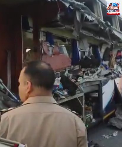 गोरखपुर लिंक एक्सप्रेस-वे पर भीषण सड़क हादसा, वोल्वो बस ट्रेलर से भिड़ी, 4 की मौत, 10 घायल