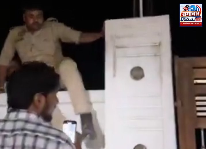 आधी रात अवधी गायक संजय यदुवंशी के घर पहुंची पुलिस, दीवार फांदकर आने का लगाया आरोप