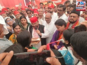 ज्ञानेश कुमार को हटाने की मांग पर सपा का कलेक्ट्रेट में प्रदर्शन