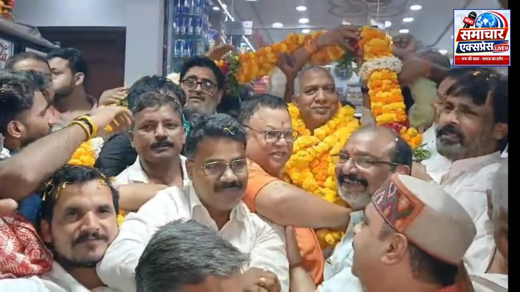 राज्यसभा सांसद विद्यासागर सोनकर का जौनपुर में भव्य स्वागत, 51 किलो की माला पहनाकर किया अभिनंदन