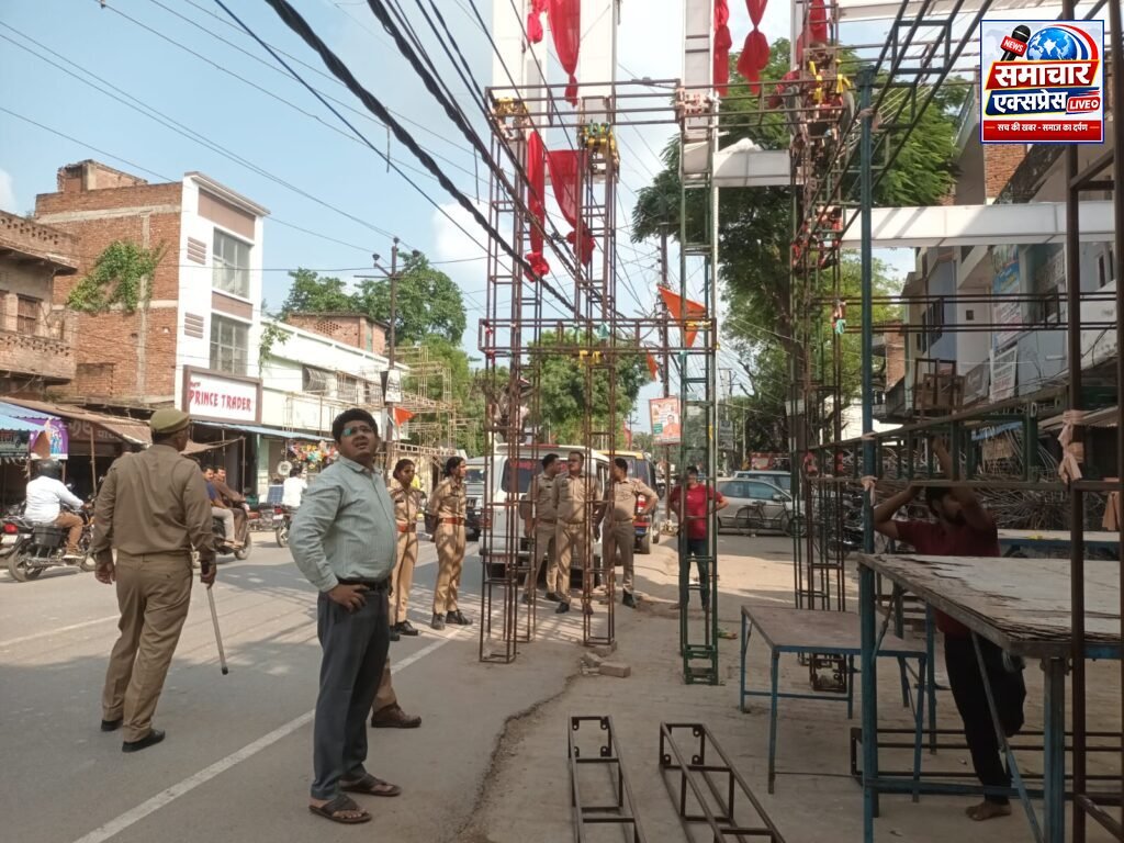 दुर्गा पूजा पंडालों की सुरक्षा को लेकर प्रशासन सतर्क, एसडीएम ने किया निरीक्षण