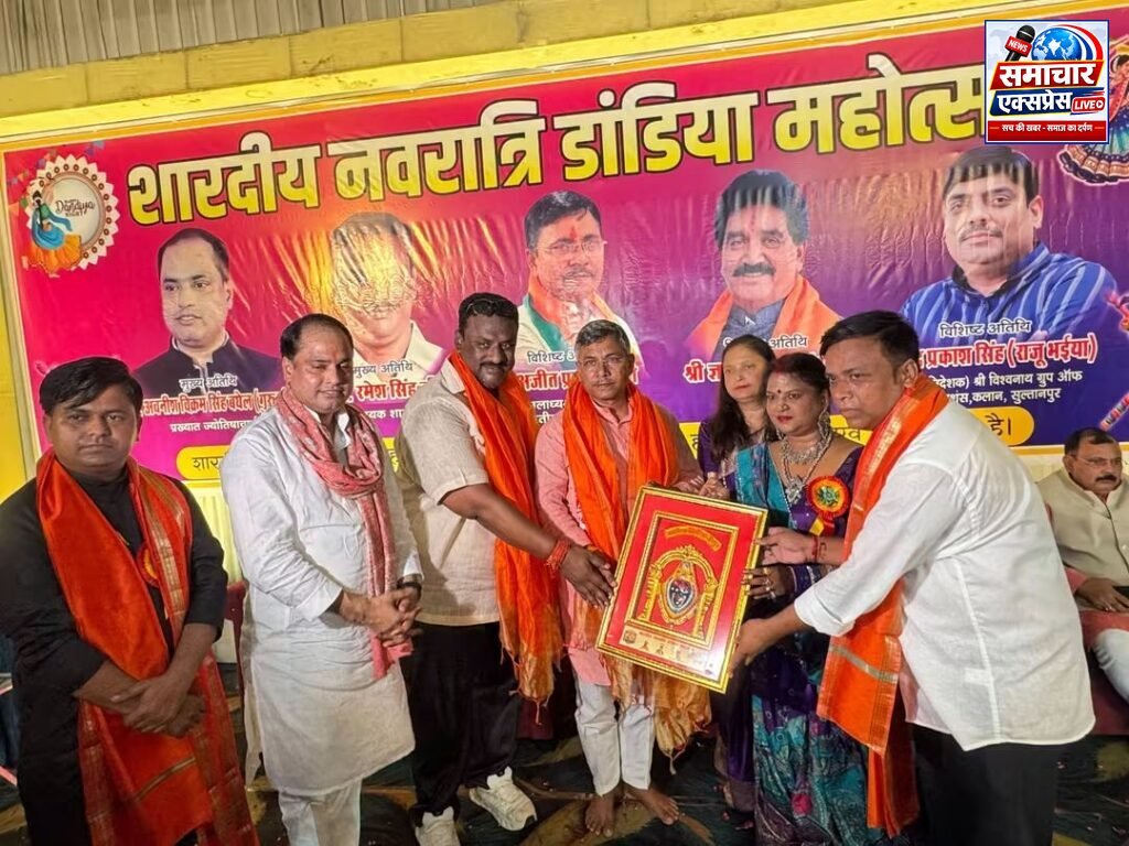 डांडिया महोत्सव में पारंपरिक नृत्य-संगीत पर जमकर थिरके शाहगंजवासी