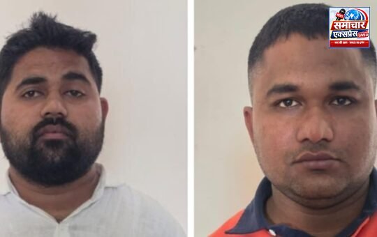 एटीएम बूथ पर कार्ड बदलकर खाता साफ करने वाले दो शातिर गिरफ्तार, 77 कार्ड बरामद