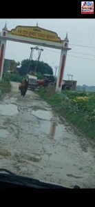 ताखा पूरब संपर्क मार्ग बदहाल, गड्ढों में तब्दील सड़क को गड्ढामुक्त या जलमार्ग घोषित करने की मांग