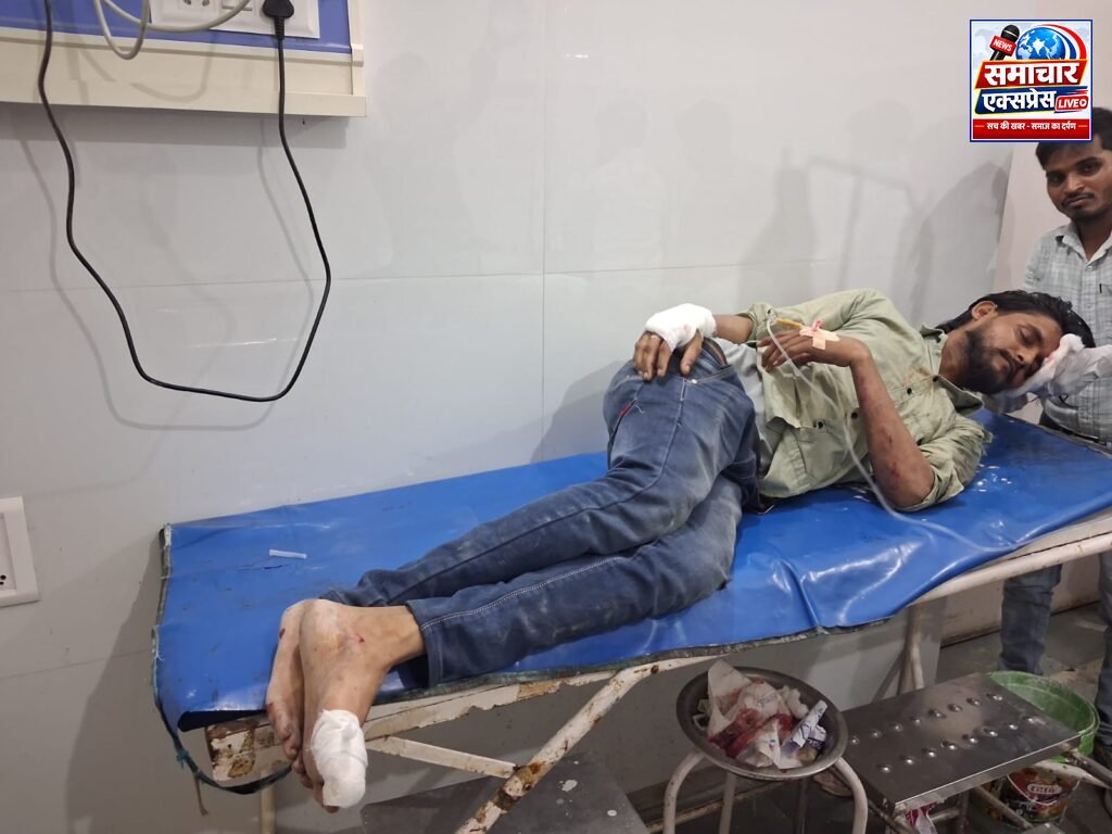 अनियंत्रित बाइक सड़क पर गिरी, दो घायल