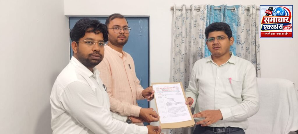 लेखपाल संघ ने लंबित मांगों को लेकर सौंपा ज्ञापन