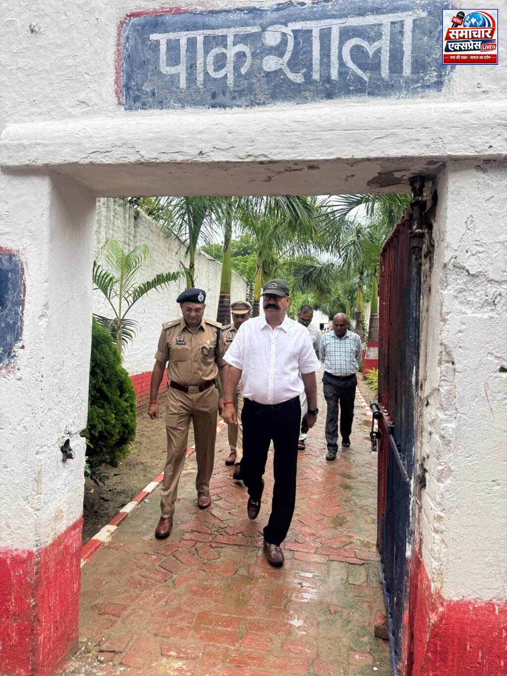महानिदेशक कारागार ने किया जिला कारागार का आकस्मिक निरीक्षण