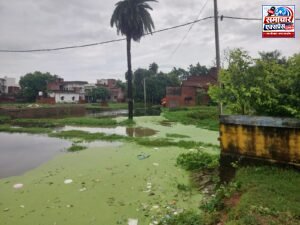 बड़ागांव में बारिश से सड़क जलमग्न, दर्जनों परिवारों का आवागमन प्रभावित